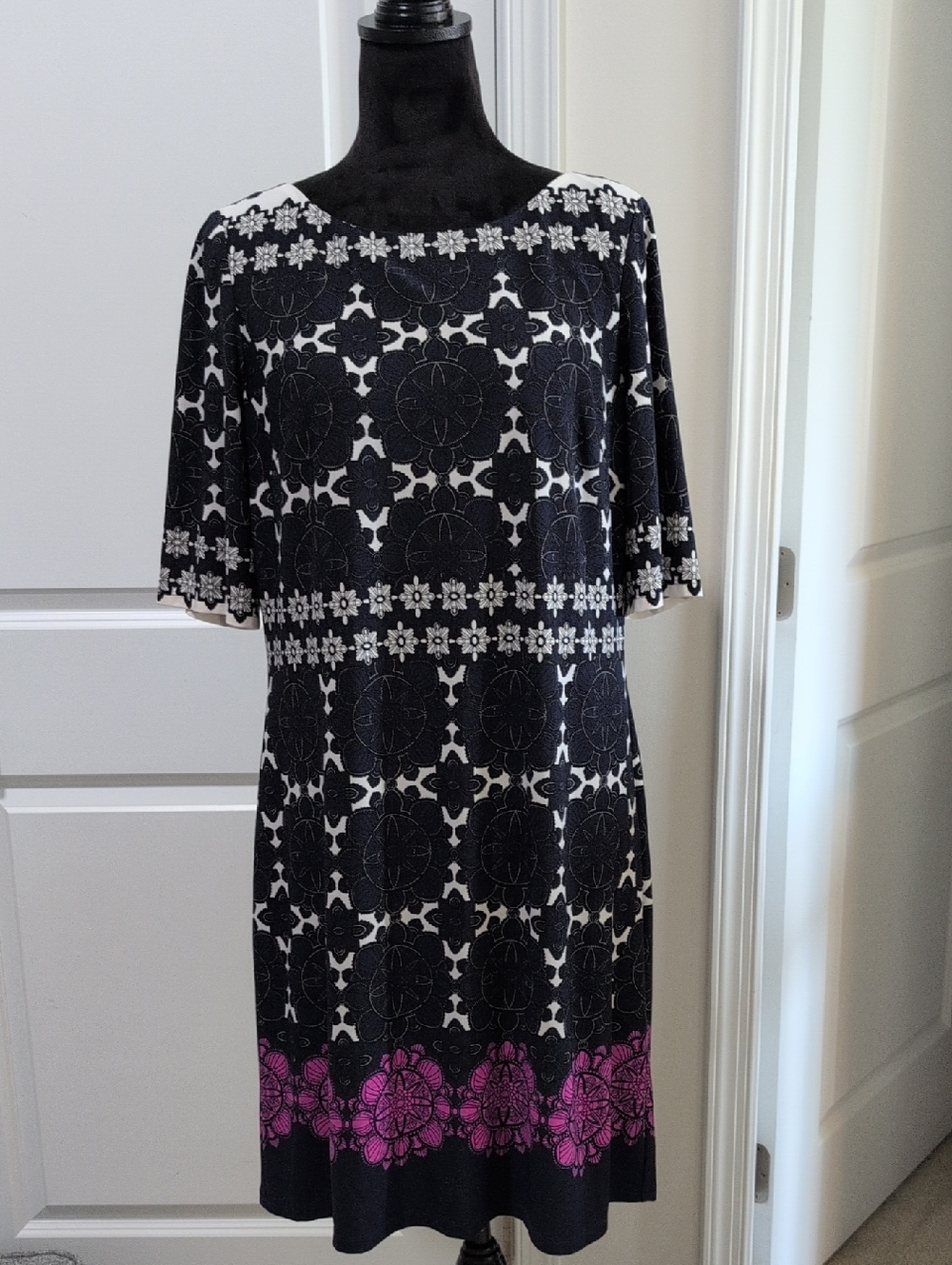 Excellent Condition Eliza J Dress Navy Blue And White